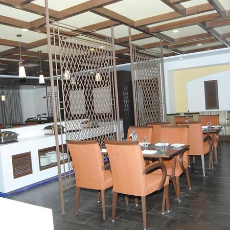 Hotel Abigail Goradia'S Shirdi Exteriör bild