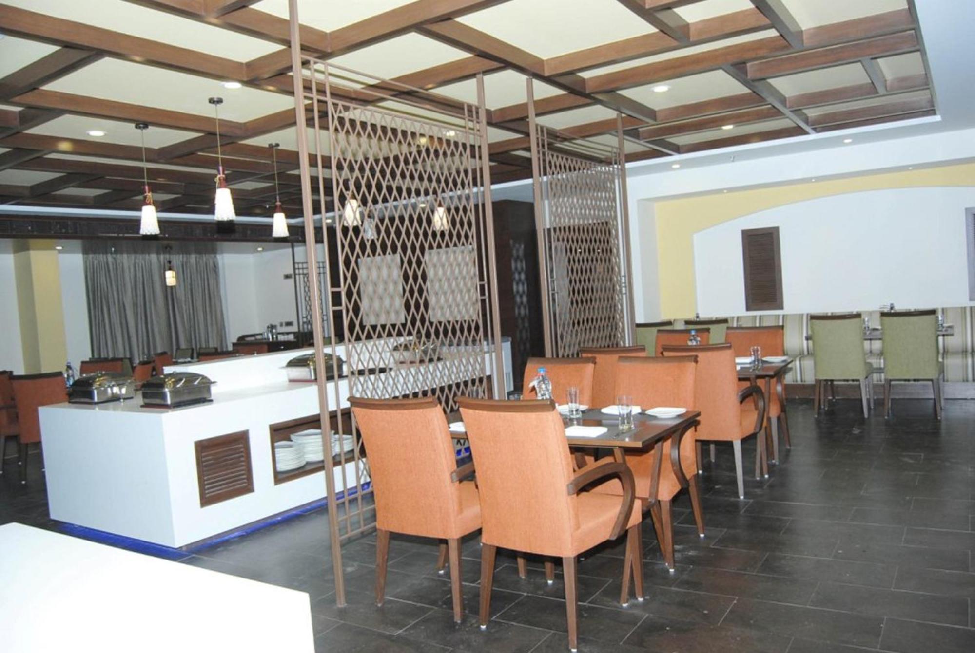 Hotel Abigail Goradia'S Shirdi Exteriör bild