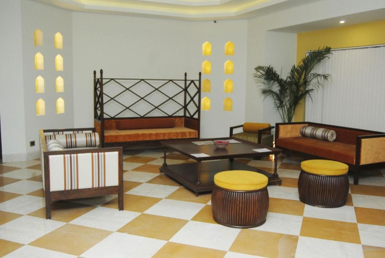 Hotel Abigail Goradia'S Shirdi Exteriör bild