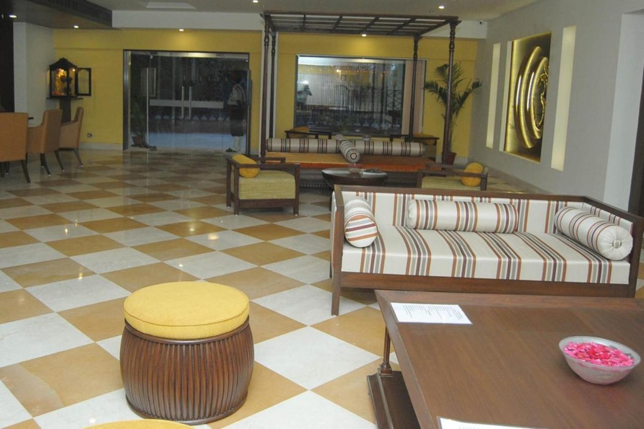 Hotel Abigail Goradia'S Shirdi Exteriör bild