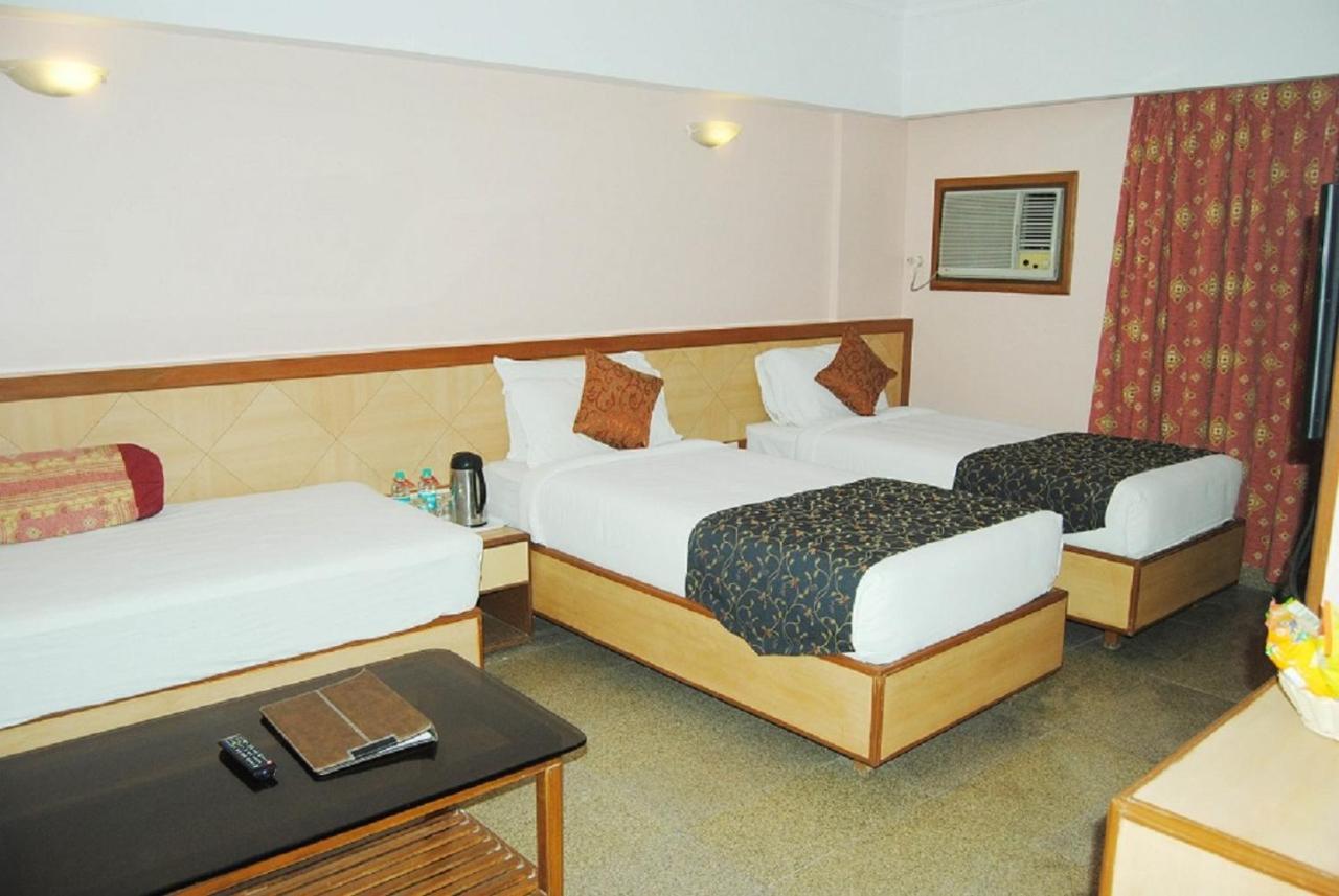 Hotel Abigail Goradia'S Shirdi Exteriör bild
