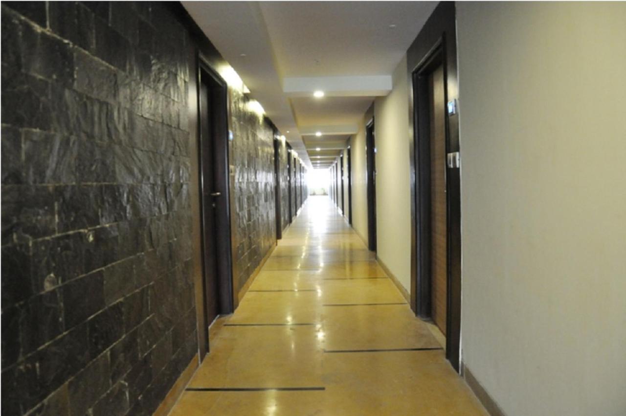 Hotel Abigail Goradia'S Shirdi Exteriör bild