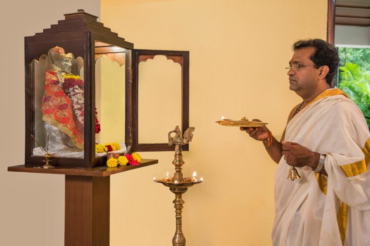 Hotel Abigail Goradia'S Shirdi Exteriör bild