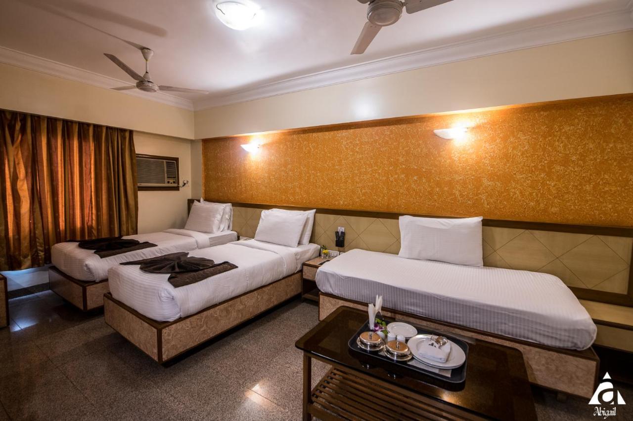 Hotel Abigail Goradia'S Shirdi Exteriör bild