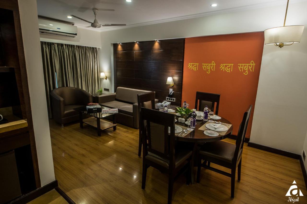 Hotel Abigail Goradia'S Shirdi Exteriör bild