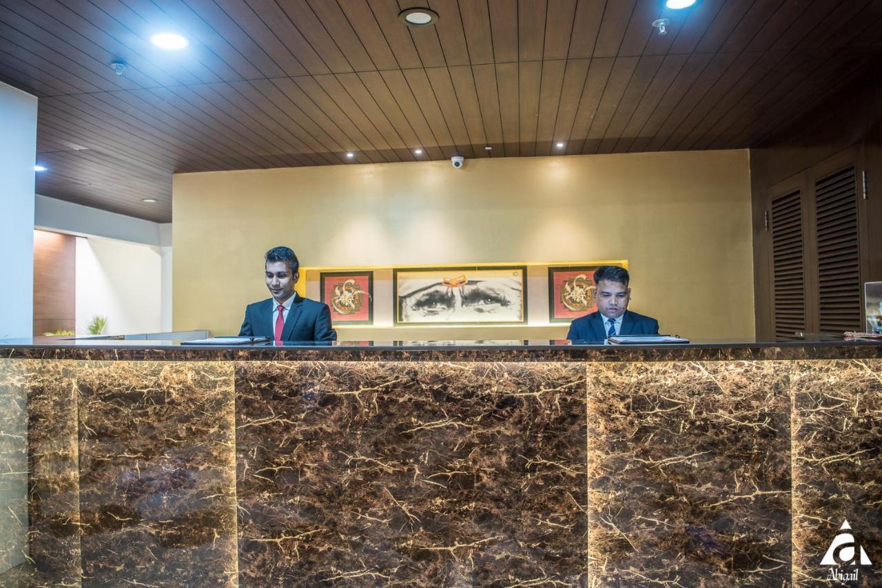 Hotel Abigail Goradia'S Shirdi Exteriör bild