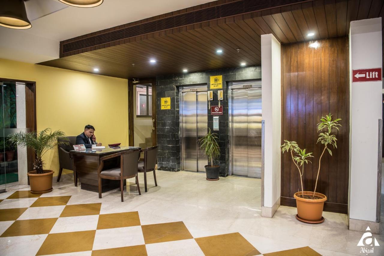 Hotel Abigail Goradia'S Shirdi Exteriör bild