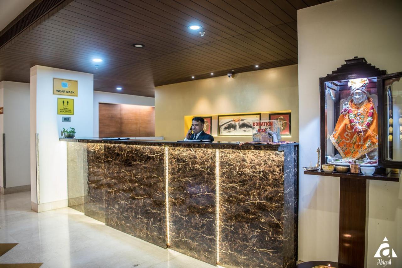 Hotel Abigail Goradia'S Shirdi Exteriör bild