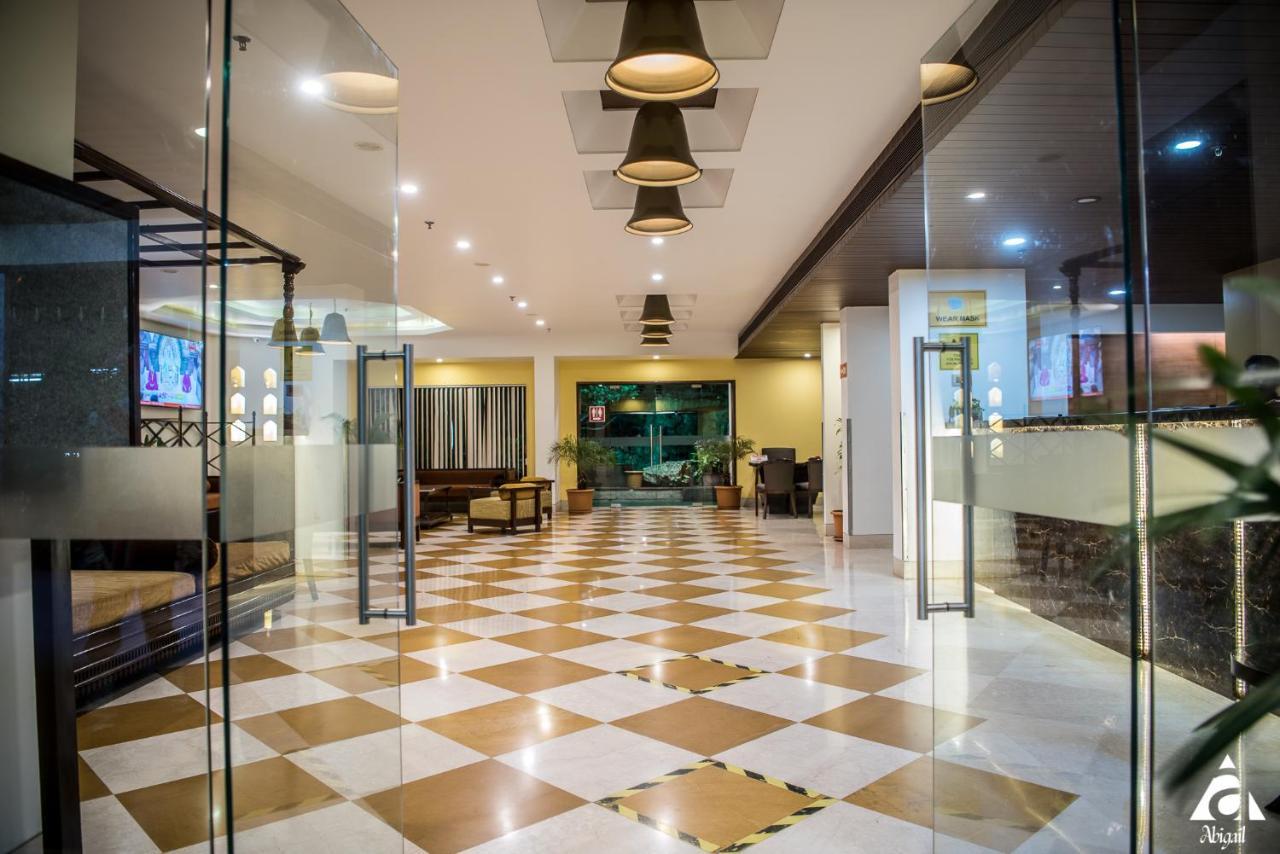 Hotel Abigail Goradia'S Shirdi Exteriör bild